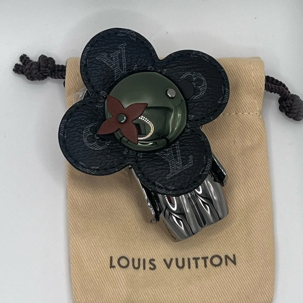 LOUIS VUITTON Monogram Eclipse Vivienne Keychain Bag Charm Holder Spaceman Grey